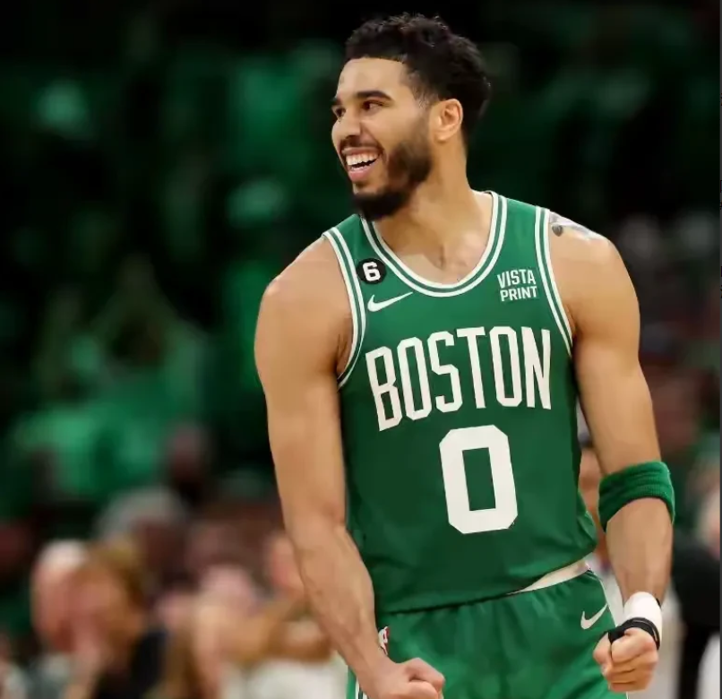 广州队轻取热火，塔图姆带队取胜