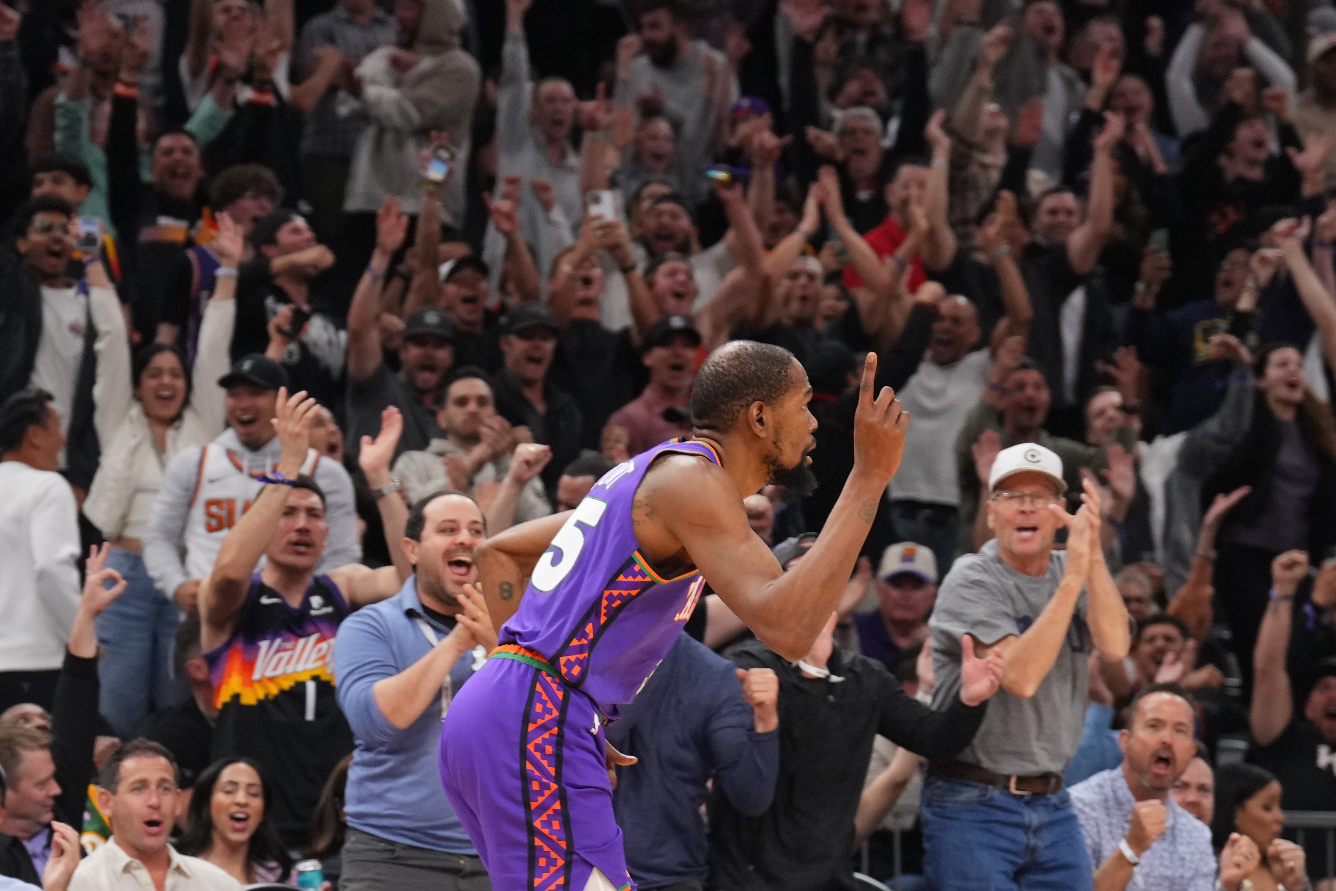 掘金轻取雷霆，杜兰特统治全场