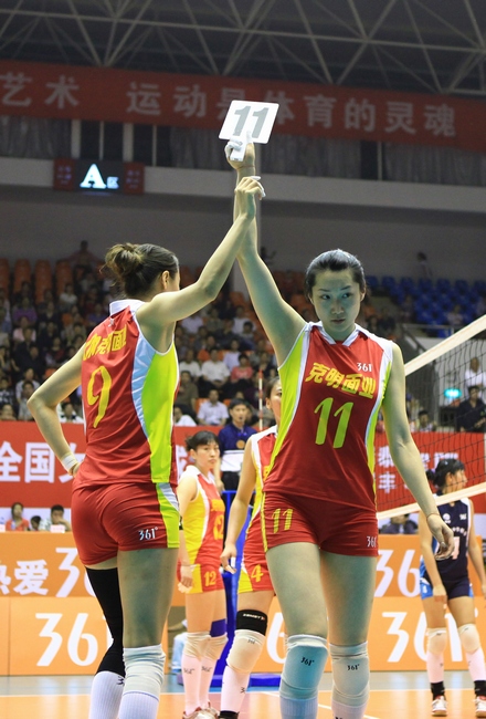 韩国队力克中国队，黄鸭组合惊艳四座