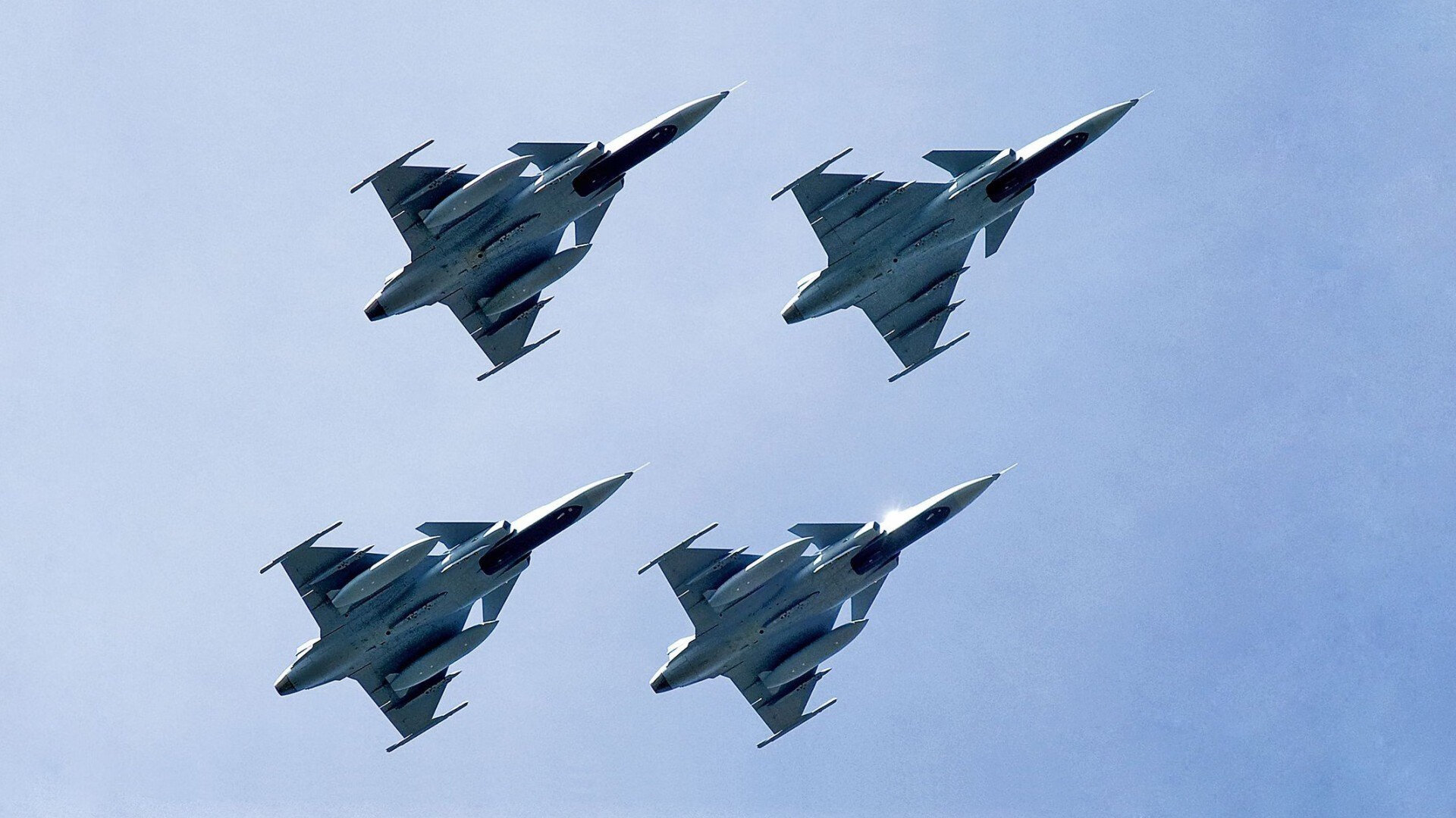 双重震撼，迈凯伦颠覆王座，勒克莱尔超越极限